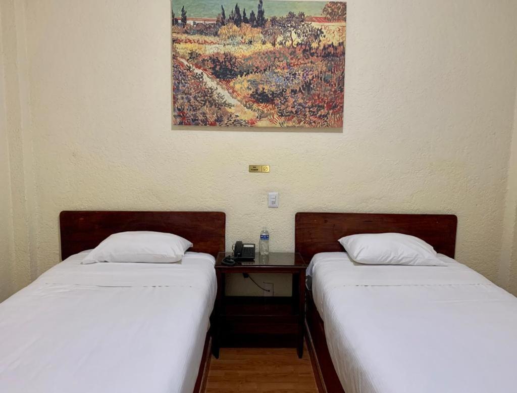 Hotel Capri De Leon Mexico Ngoại thất bức ảnh